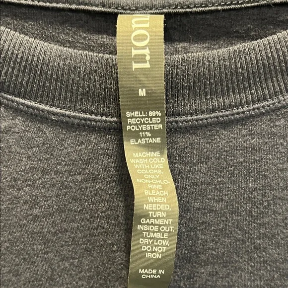 Vuori Men's Navy Crewneck Sweater like new! Only worn a few times! - Picture 4 of 5